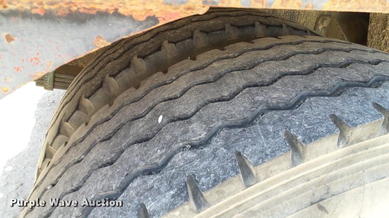 image for item DA6785 2005 International DuraStar 4300 flatbed truck