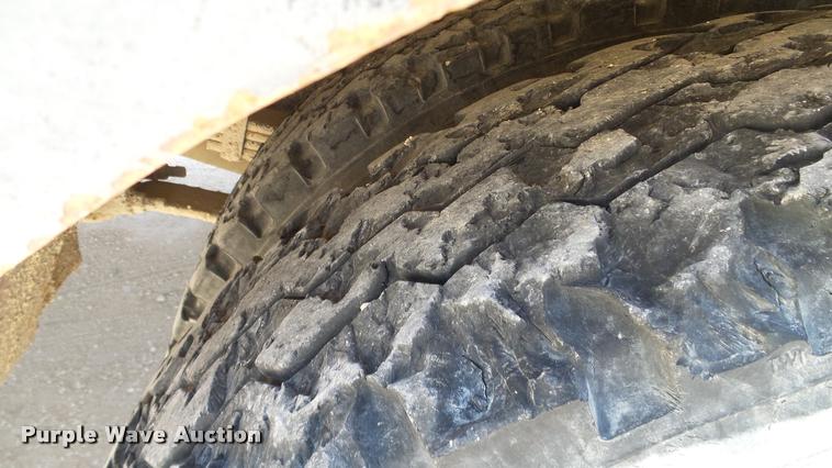 image for item DA6785 2005 International DuraStar 4300 flatbed truck