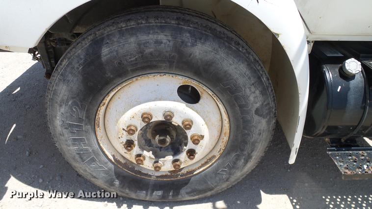 image for item DA6785 2005 International DuraStar 4300 flatbed truck