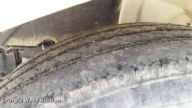 image for item DA6785 2005 International DuraStar 4300 flatbed truck