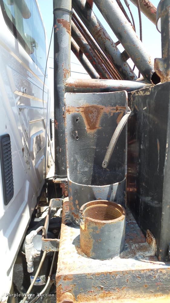 image for item DA6785 2005 International DuraStar 4300 flatbed truck