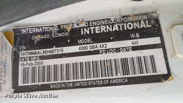 image for item DA6785 2005 International DuraStar 4300 flatbed truck