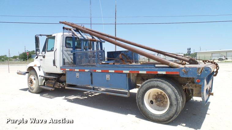 image for item DA6786 2004 International DuraStar 4300 winch truck