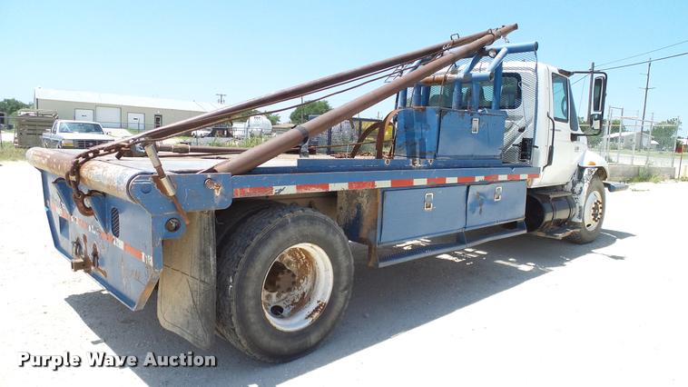 image for item DA6786 2004 International DuraStar 4300 winch truck