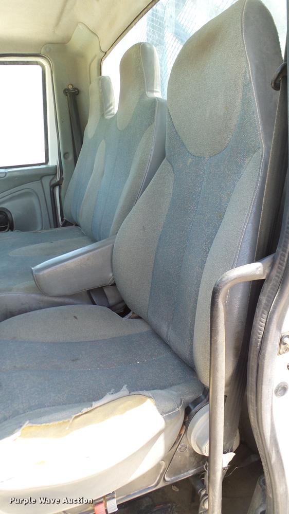 image for item DA6786 2004 International DuraStar 4300 winch truck