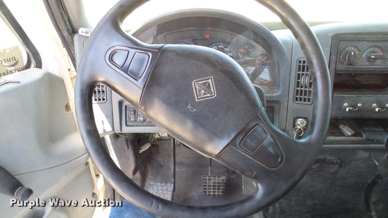 image for item DA6786 2004 International DuraStar 4300 winch truck