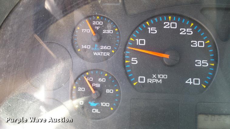 image for item DA6786 2004 International DuraStar 4300 winch truck