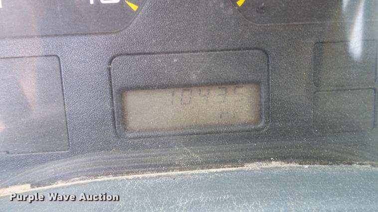 image for item DA6786 2004 International DuraStar 4300 winch truck