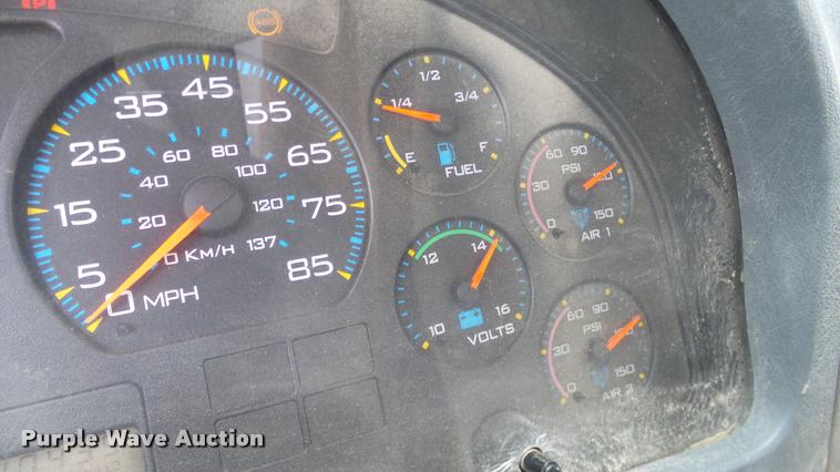 image for item DA6786 2004 International DuraStar 4300 winch truck