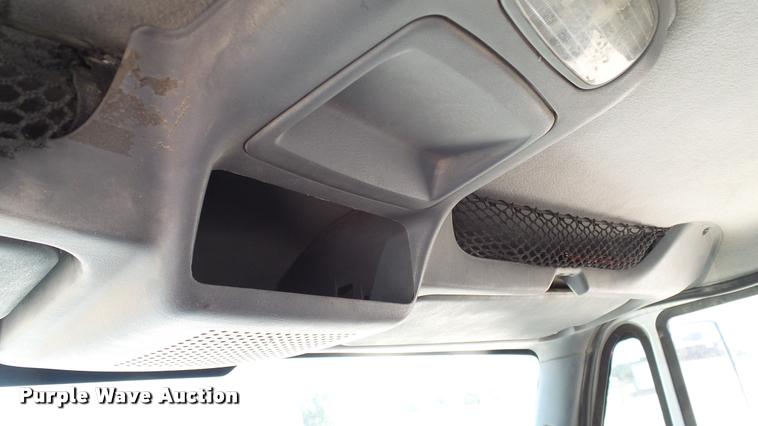 image for item DA6786 2004 International DuraStar 4300 winch truck