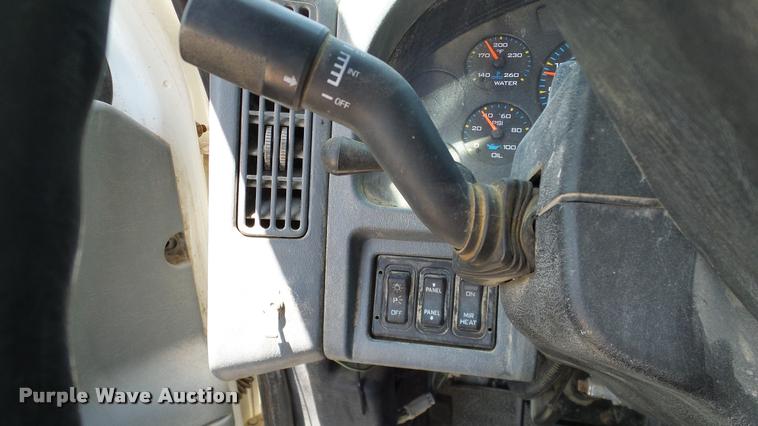 image for item DA6786 2004 International DuraStar 4300 winch truck