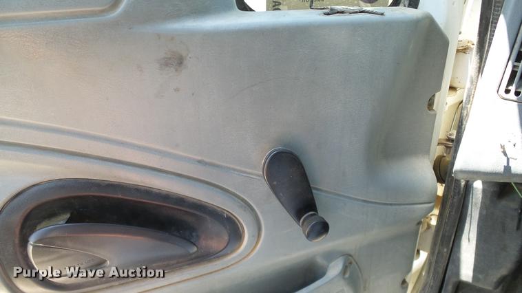 image for item DA6786 2004 International DuraStar 4300 winch truck