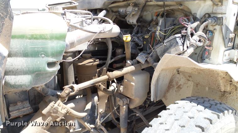 image for item DA6786 2004 International DuraStar 4300 winch truck