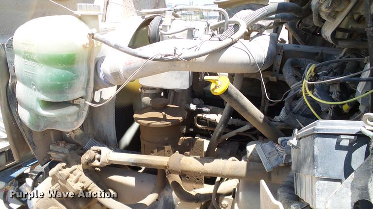 image for item DA6786 2004 International DuraStar 4300 winch truck