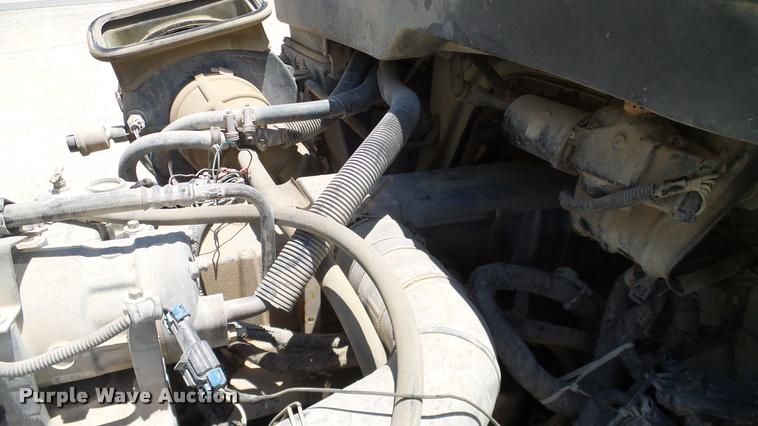 image for item DA6786 2004 International DuraStar 4300 winch truck