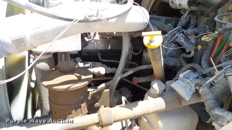 image for item DA6786 2004 International DuraStar 4300 winch truck