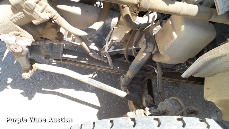 image for item DA6786 2004 International DuraStar 4300 winch truck