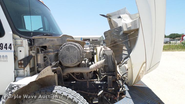 image for item DA6786 2004 International DuraStar 4300 winch truck