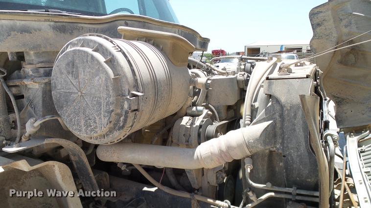 image for item DA6786 2004 International DuraStar 4300 winch truck