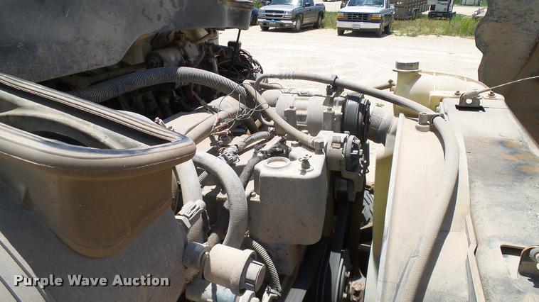 image for item DA6786 2004 International DuraStar 4300 winch truck