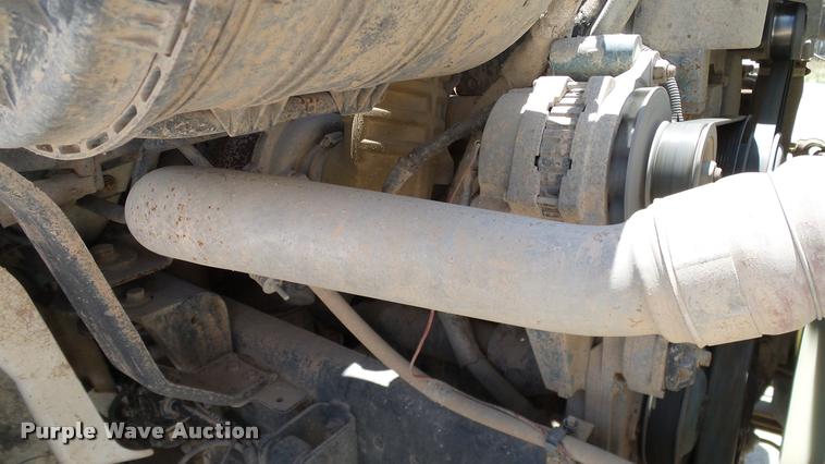 image for item DA6786 2004 International DuraStar 4300 winch truck