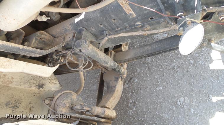 image for item DA6786 2004 International DuraStar 4300 winch truck