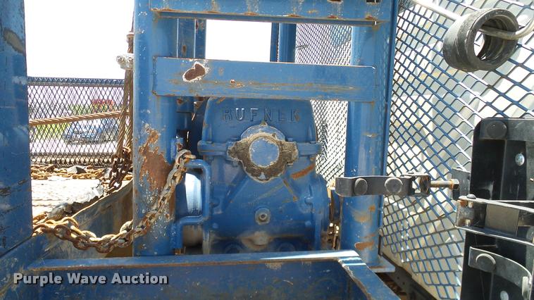 image for item DA6786 2004 International DuraStar 4300 winch truck