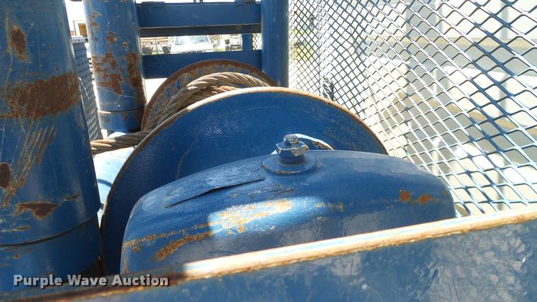 image for item DA6786 2004 International DuraStar 4300 winch truck