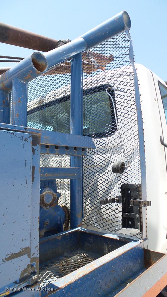 image for item DA6786 2004 International DuraStar 4300 winch truck