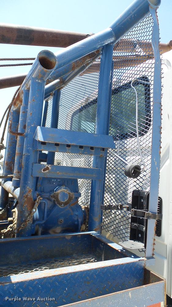 image for item DA6786 2004 International DuraStar 4300 winch truck