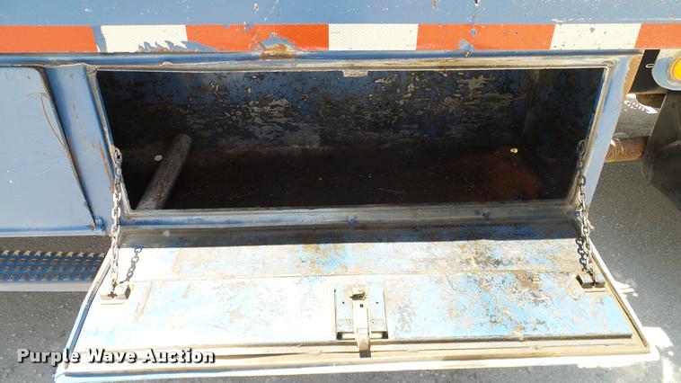 image for item DA6786 2004 International DuraStar 4300 winch truck