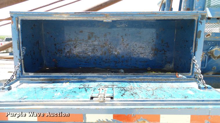 image for item DA6786 2004 International DuraStar 4300 winch truck