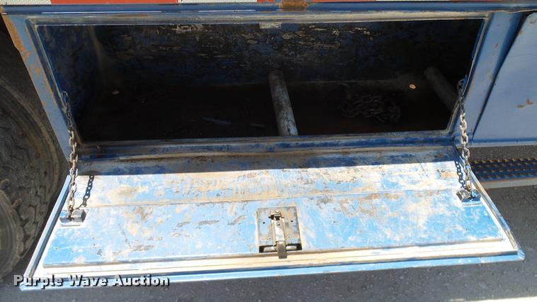 image for item DA6786 2004 International DuraStar 4300 winch truck