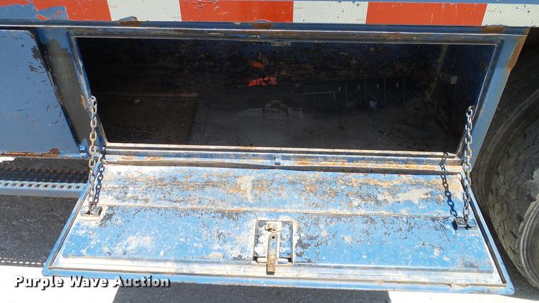 image for item DA6786 2004 International DuraStar 4300 winch truck