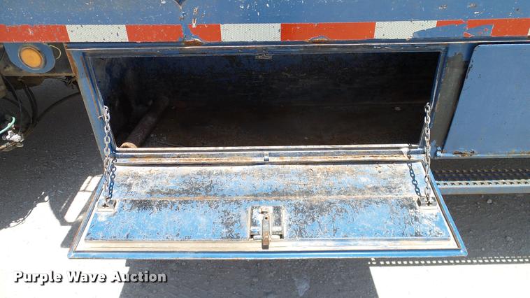 image for item DA6786 2004 International DuraStar 4300 winch truck