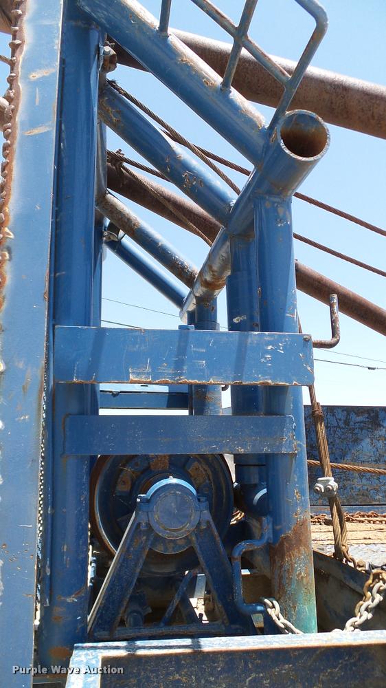 image for item DA6786 2004 International DuraStar 4300 winch truck