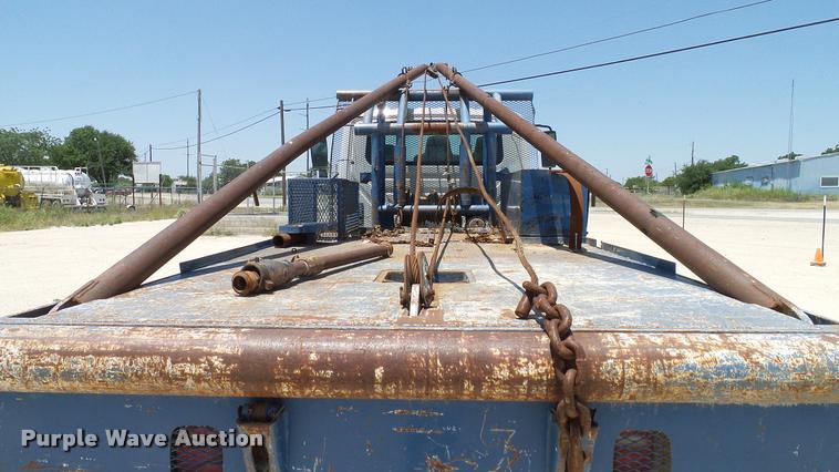 image for item DA6786 2004 International DuraStar 4300 winch truck