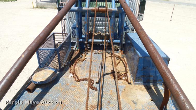 image for item DA6786 2004 International DuraStar 4300 winch truck