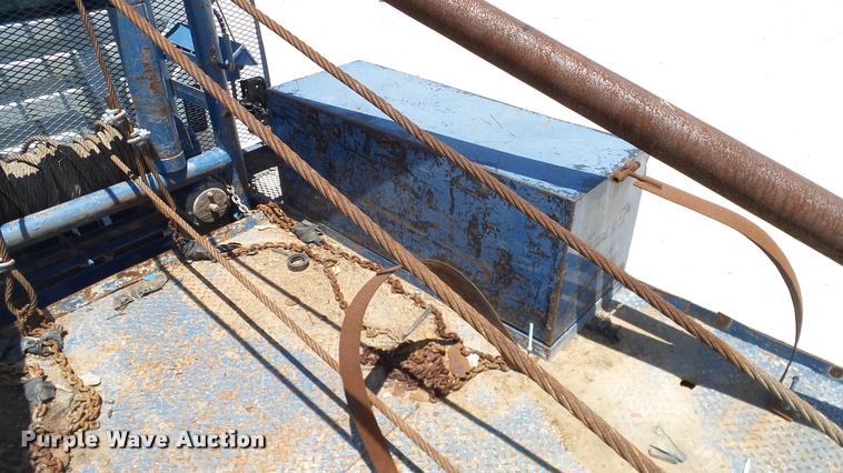 image for item DA6786 2004 International DuraStar 4300 winch truck