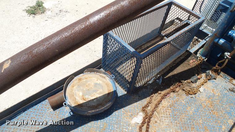 image for item DA6786 2004 International DuraStar 4300 winch truck