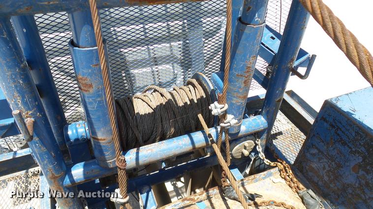 image for item DA6786 2004 International DuraStar 4300 winch truck