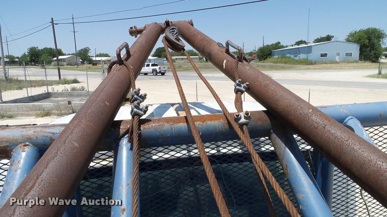 image for item DA6786 2004 International DuraStar 4300 winch truck