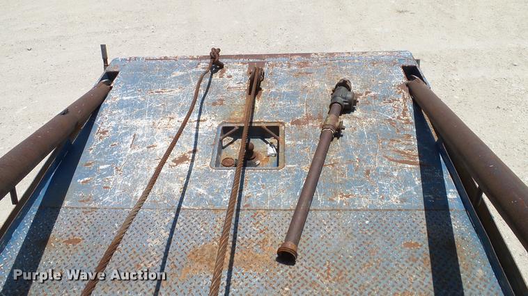 image for item DA6786 2004 International DuraStar 4300 winch truck