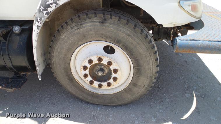 image for item DA6786 2004 International DuraStar 4300 winch truck