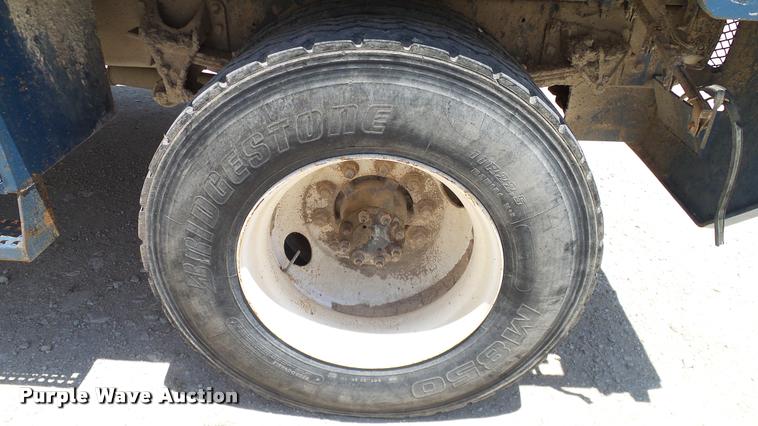 image for item DA6786 2004 International DuraStar 4300 winch truck