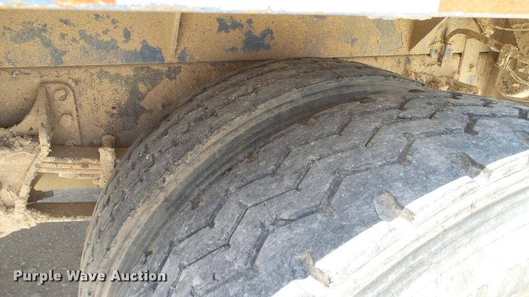 image for item DA6786 2004 International DuraStar 4300 winch truck