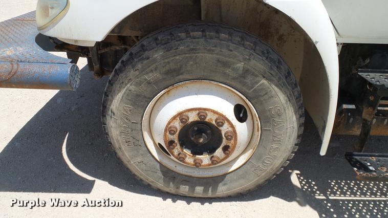 image for item DA6786 2004 International DuraStar 4300 winch truck