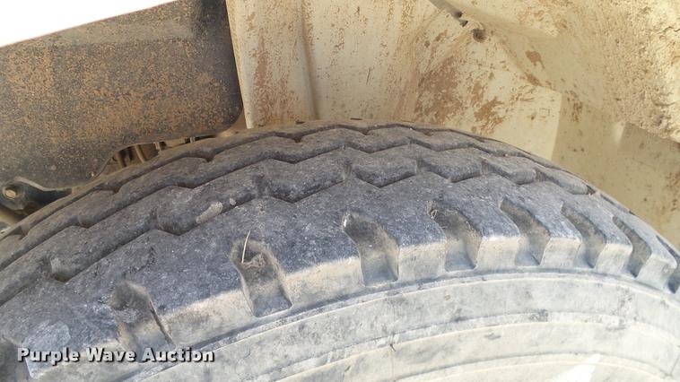 image for item DA6786 2004 International DuraStar 4300 winch truck