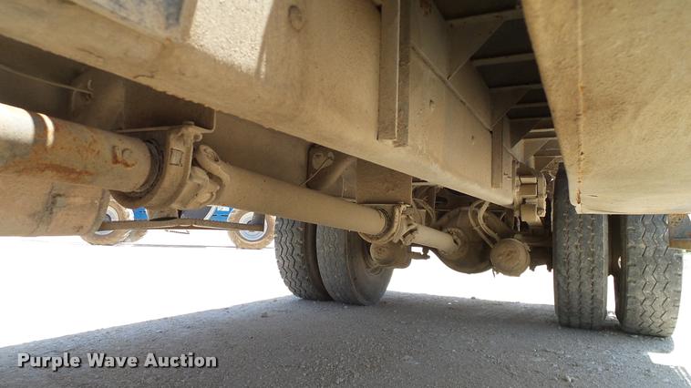 image for item DA6786 2004 International DuraStar 4300 winch truck