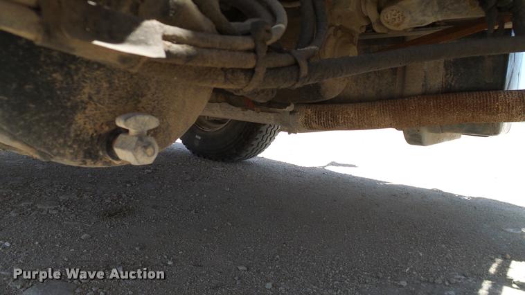 image for item DA6786 2004 International DuraStar 4300 winch truck